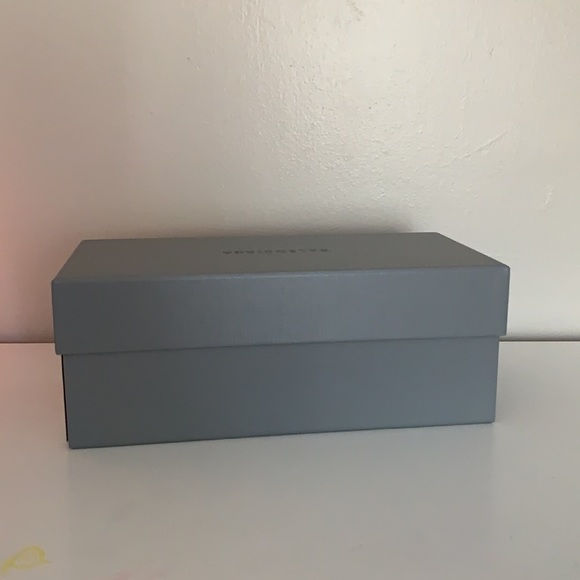 BALENCIAGA box w/silk paper - Small/Medium - Picture 3 of 6